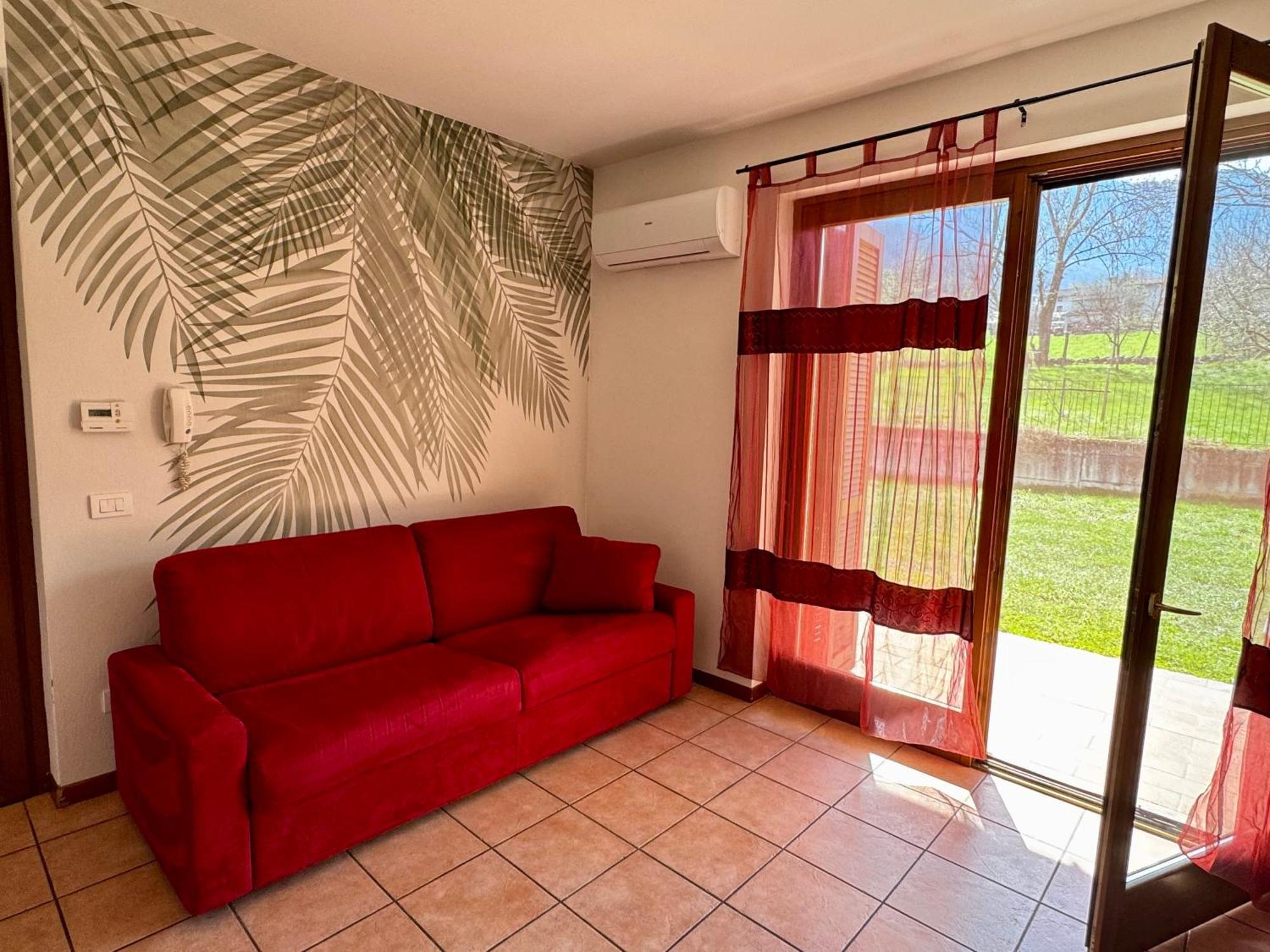 Strawberry House Villa Colico Bagian luar foto