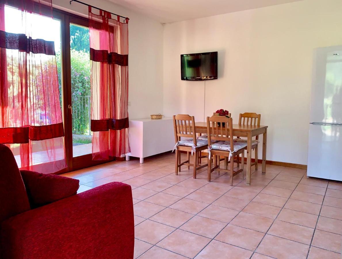 Strawberry House Villa Colico Bagian luar foto